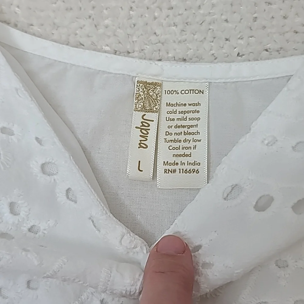 Japna Eyelet Lace Button Front V Neck Scalloped Hem Blouse/Tank Top in White